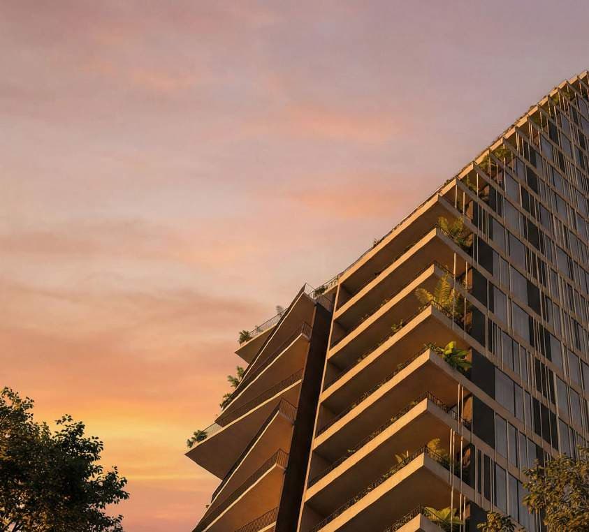 Obra autoral de Arivassa integrada à arquitetura do Vedá — arte como linguagem que conduz ao essencial